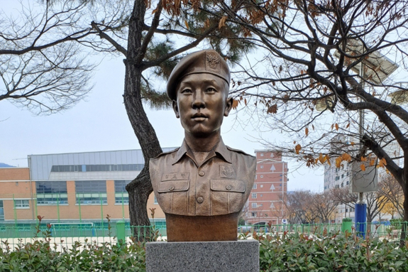 (경남신문) ‘영화 서울의 봄 실제인물’ 故김오랑 중령 재조명해야