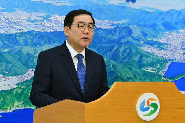 허성무 창원시장이 13일 창원시청 프레스센터에서 두산중공업의 한국형 선진 가스터빈 개발 참여와 관련해 기자회견을 하고 있다./전강용 기자/