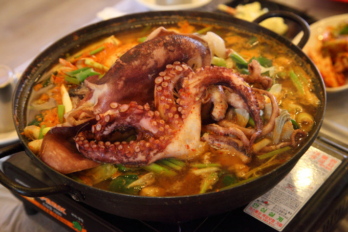 시화방조제 식당 인기메뉴인 '해물탕'