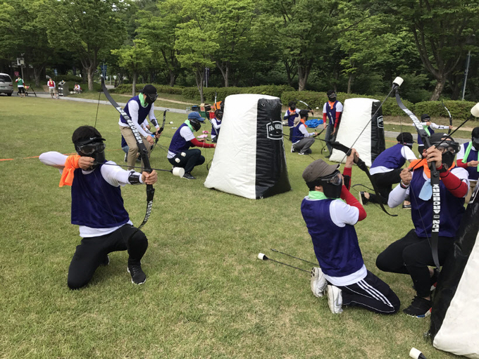 올해 킬러 콘텐츠 중 하나인 활 서바이벌은 피구 규칙을 적용한 하이브리드 스포츠로 5대 5로 팀을 나눠 제한시간 동안 가장 많이 살아남는 팀이 승리하는 경기다.