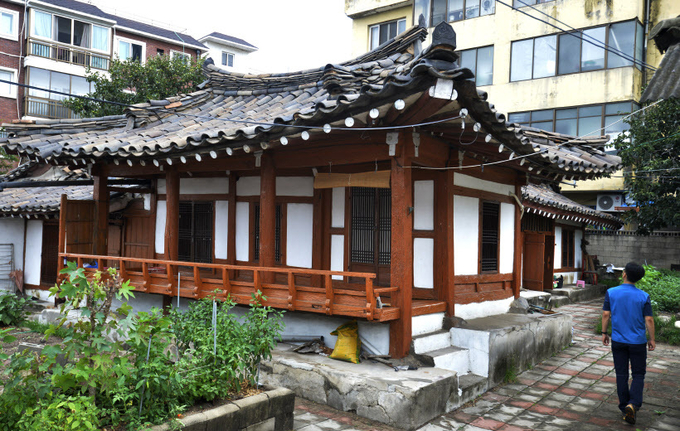 영주동 근대한옥. 전설이 전해오는 한옥으로 1920년대 신축돼 별채만 볼수 있다. 매일신문/이채근기자