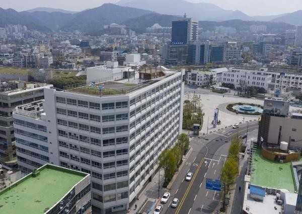 전일빌딩 245 전경.