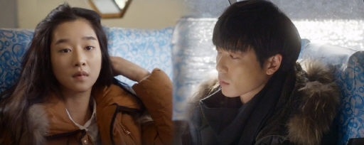 춘천 청평사 가는 배에서 수완과 정원이 처음으로 스치는 장면.