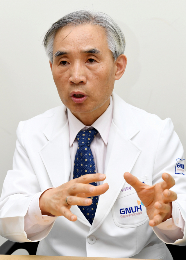 김선주 경남감염병관리지원단장이 4일 오전 창원경상대학교병원에서 지난 100여일간의 코로나19 사태에 대해 얘기하고 있다./성승건 기자/