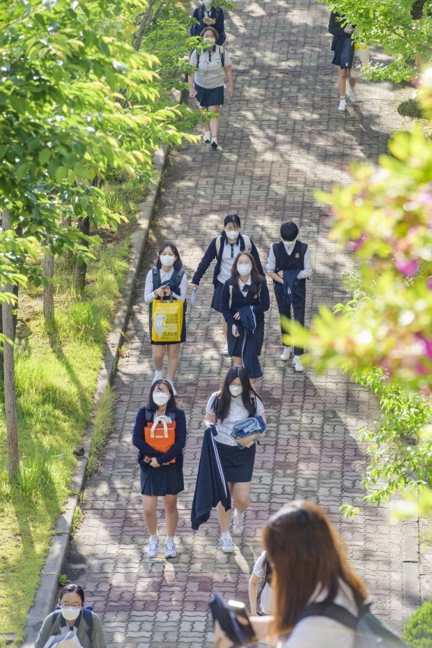 지난달 20일 고3, 27일 고2·중3·초1∼2·유치원생, 이달 3일 고1·중2·초3∼4학년 등교에 이어 전국 중1, 초5~6학년이 마지막 4차 등교수업을 한다. <광주일보 자료사진>