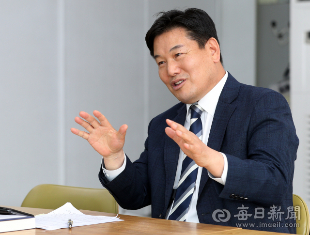 1일 오전 대구시청에서 열린 취임식에서 홍의락 신임 대구시 경제부시장이 인사말을 하고 있다. 김영진 기자 kyjmaeil@imaeil.com
