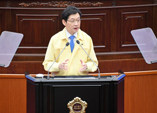김경수 경남지사가 14일 도의회 본회의에서 2020년도 제3회 추가경정예산안 제안설명을 하고 있다./경남도/