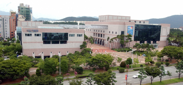 성산아트홀.
