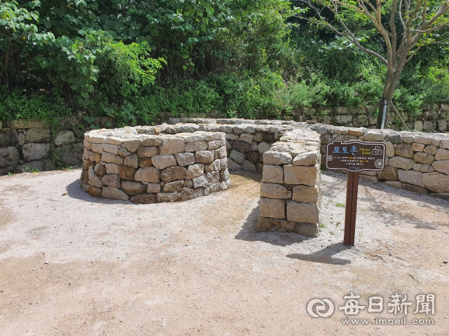 우암 송시열 선생 집거지 인근에 설치된 옛 화장실 모습. 내륙지방에서는 찾아볼 수 없는 제주도식 형태를 띄고 있다. 신동우 기자
