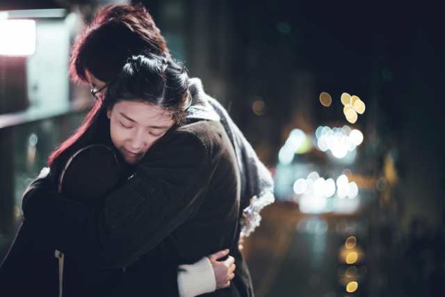 제25회 BIFF 개막작 ‘칠중주: 홍콩이야기’ 스틸컷. 왼쪽은 14일 부산국제영화제가 주최한 기자 회견. BIFF 제공