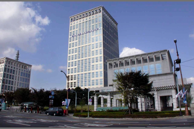 부산시청 청사 건물 전경