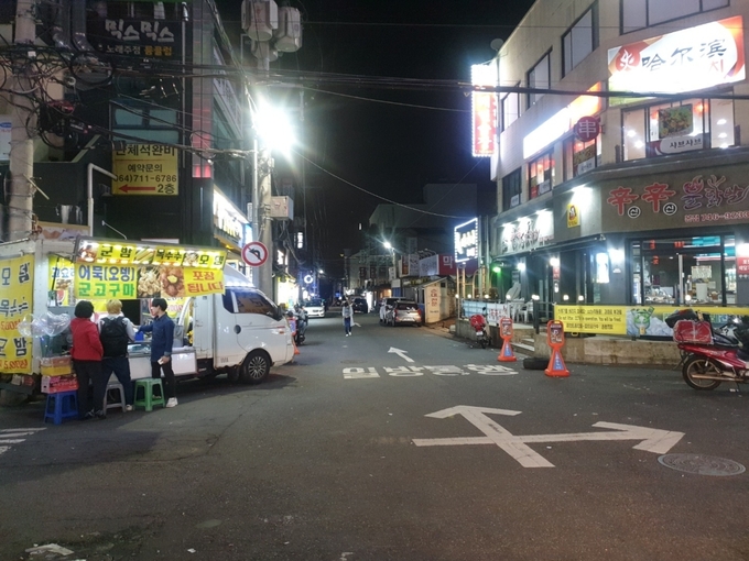제주시 누웨마루거리 일대가 한산하다.