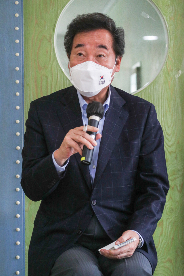 더불어민주당 이낙연 대표가 4일 오후 서울 마포구 토끼똥공부방에서 열린 코로나19 톨봄 취약 관련 현장간담회에서 인사말을 하고 있다. 김종호 기자 kimjh@