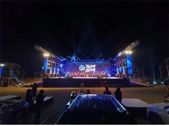 드라이브 인 콘서트 모습.