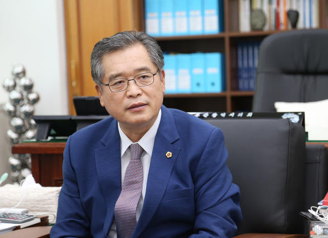 이해동 전 부산시의회 의장. 부산일보DB