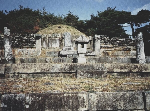 진주 하륜 묘역(경상남도 기념물 41호, 문화재청)