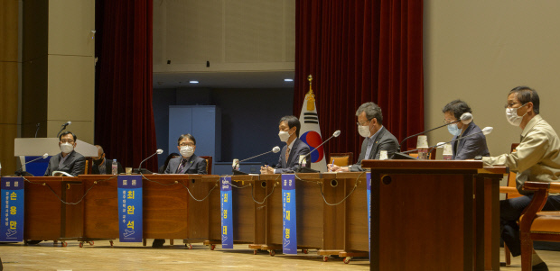 29일 오후 광주시 서구 광주시청 3층 대회의실에서 ‘광주 민간·군(軍) 공항 이전 시민공청회’가 열리고 있다. /김진수 기자 jeans@kwangju.co.kr