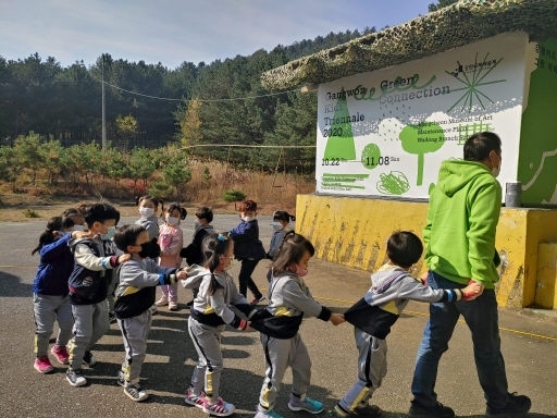 '강원키즈트리엔날레2020'이 지난 8일 폐막, 1만명이 넘는 관람객이 방문한 가운데 가족 단위 방문객들이 전시 투어에 나섰다.