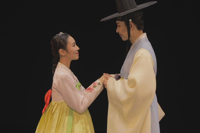 국립부산국악원 브랜드 공연 소리연희극 ‘구포당숲_안아줄 수 있다면’의 한 장면. 국립부산국악원 제공