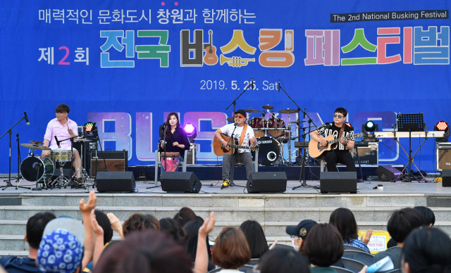 지난해 열린 '전국 버스킹 페스티벌'. /경남신문 자료사진/