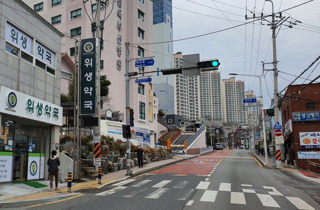 위생약국과 부산삼육병원.