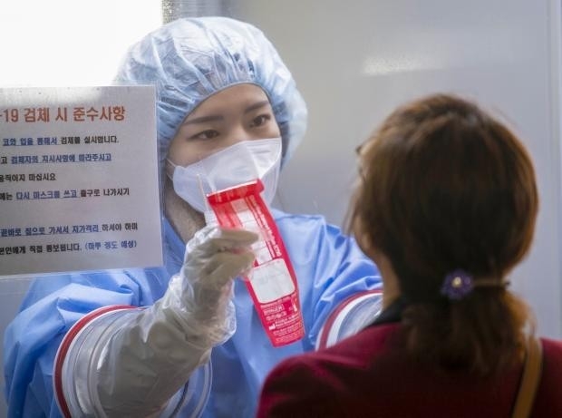 광주에서 이틀째 코로나19 확진자가 두 자릿수를 기록하며 감염 확산에 대한 우려가 커지고 있다. <광주일보 자료사진>