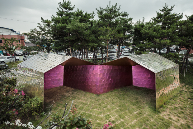 경관조명을 입혀 보수 작업을 진행한 동명동 ‘꿈집’