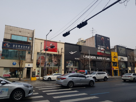 1일 오전 대전 중구 중앙로 변 상가지역이 위치한 가운데 해당 상업시설을 제외한 재개발을 두고 조합 내 갈등이 발생하고 있다. 사진=박상원 기자