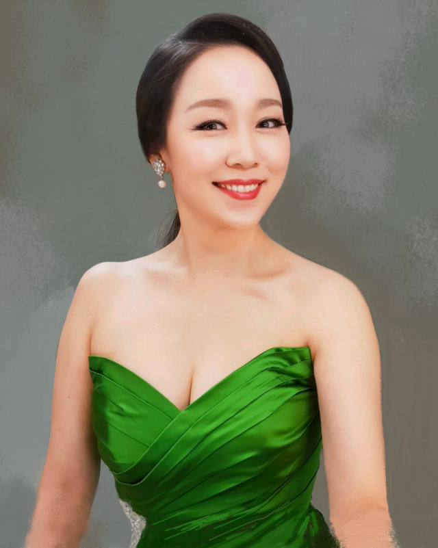 대구시향과 협연하는 소프라노 이윤경.