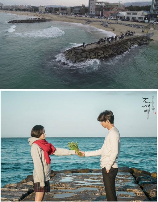 케이블채널 tvN 인기 드라마 '쓸쓸하고 찬란하神-도깨비'에서 주인공 지은탁(김고은)과 도깨비 김신(공유)이 처음 만난 강릉시 주문진 바닷가 방사제가 이후 드라마 속 주인공을 따라 하기 위한 관광객들로 연일 붐비고 있다, '도깨비'의 한 장면. 강릉=권태명기자 kwon80@kwnews.co.kr