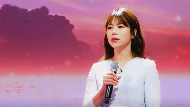 TV조선 ‘미스트롯’ 경연에서 노래하는 양지은.