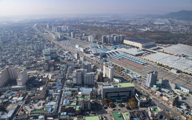 16일 광주시 광산구 송정역 일대(56만427㎡)가 국토교통부의 KTX 투자선도지구로 지정됐다. 한국토지주택공사는 역세권 개발과 송정역 배후지역에 대한 민간투자 활성화 등을 위해 5943억원을 집중 투자한다. <광주일보 자료 사진>