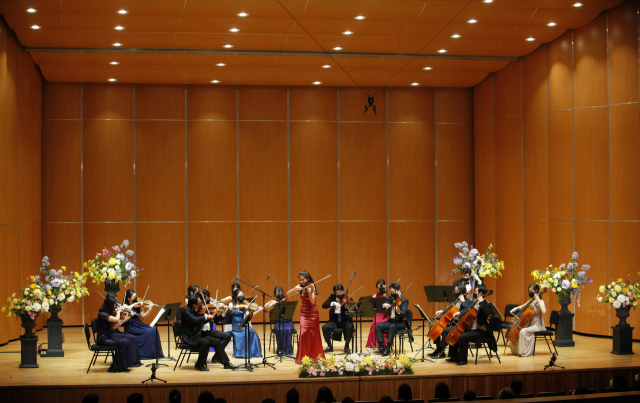 지난 2일 열린 부산클래식음악제 개막공연 ‘조성현·한수진 & BCMF 오케스트라’ 연주 장면. BCMF 제공