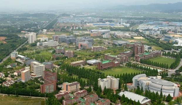 지역 과학 인재 양성과 자동차·에너지·헬스케어 등 광주의 3대 특화분야 융합연구를 추진해야 할 지스트(GIST·광주과학기술원)가 격랑에 휩싸였다. 사진은 광주과기원 전경.