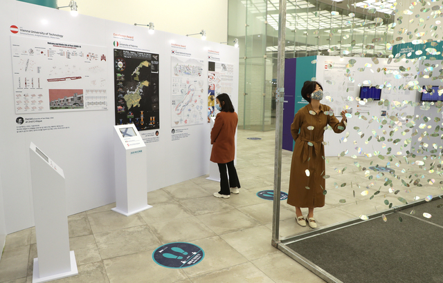 지난해 부산 신세계백화점 센터시티점 지하 2층 중앙광장에서 열린 부산건축제 모습. 부산일보DB