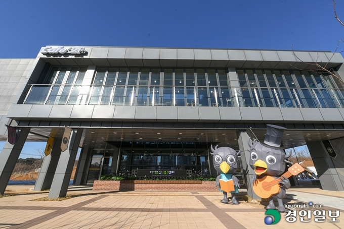 드라마세트장 관광 편의 시설 어서오산휴(休)센터 전경./오산시 제공