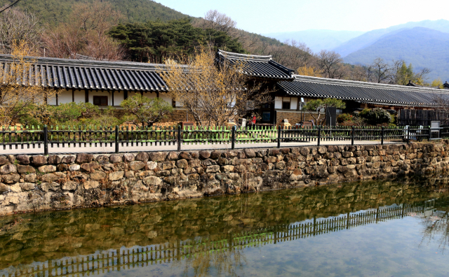 운조루 전경.