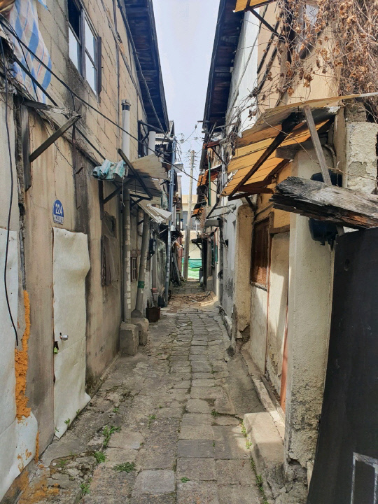 수년 째 답보 상태인 대전 은행 1구역 재개발 사업. 개발 예정 구역 일부는 극심한 슬럼화를 겪고 있다. 사진=독자 제공