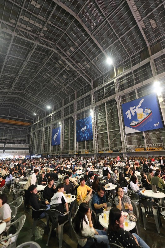 폐조선소인 부산 영도구 청학동 거청조선소에서 열린 ‘2019 포트비어페스타’ 행사 모습. 부산일보DB