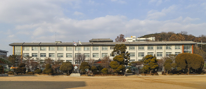 해방 후 다시 태어난 현재의 매산초등학교 모습. /수원시 제공