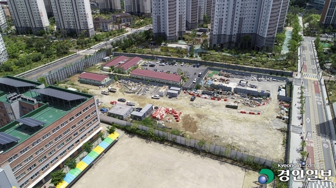 과밀학급 우려가 제기된 지 3년 가까이 지난 하남시 미사 초·중 통합학교가 최종적인 학교부지조차 확정을 짓지 못하고 있다는 주장이 제기되고 있다. 사진은 하남 미사 초·중 통합학교 후보 부지. 2021.5.11 /김도우기자 pizza@kyeongin.com