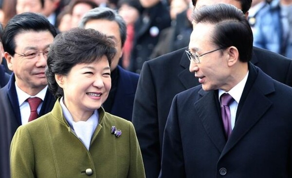 박근혜, 이명박 전 대통령(왼쪽부터).