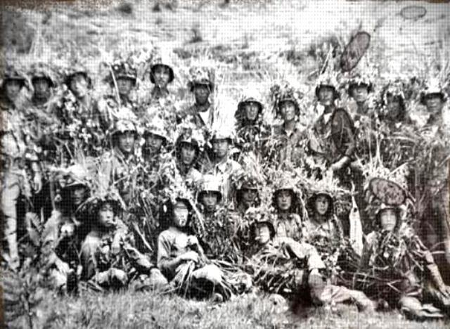 6·25 전쟁 초기인 1950년 낙동강 방어전투에 참가한 소년병들의 모습. 6·25전쟁 당시 소년소녀병은 전국에서 3만여명, 경남·경북지역에서 1만여명 동원돼 낙동강 전선 내 각 부대에 투입됐다./국방부/