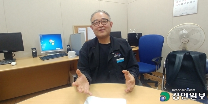 성남아트센터에서 만난 김희중 지부장은 "지자체 예술단은 문화 복지에 초점을 맞춰 운영해야 한다"고 전했다. /배재흥기자 jhb@kyeongin.com