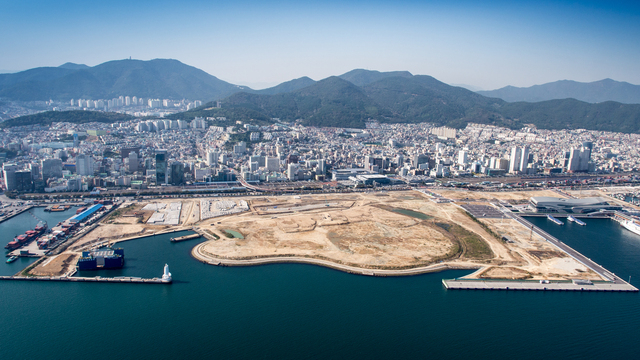 부산 북항 재개발 1단계 '마지막 노른자' 땅으로 불리는 랜드마크 부지 일대가 2030 부산월드엑스포 주제공원 부지로 활용된다. 북항 재개발 1단계 랜드마크 부지. 부산일보DB