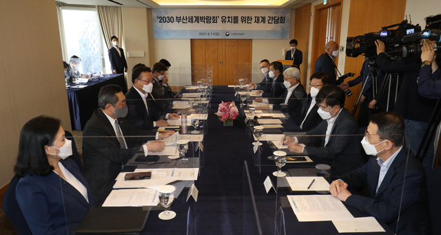 김부겸 국무총리가 지난 11일 서울 롯데호텔에서 열린 2030 부산엑스포 유치 재계간담회에서 인사말을 하고 있다. 김종호 기자 kimjh@