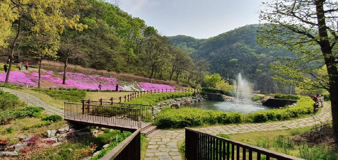 산림휴양시설인 파주 율곡수목원이 코로나 블루 치유 장소로 호평을 받고 있다. 2021.7.1 /파주시 제공