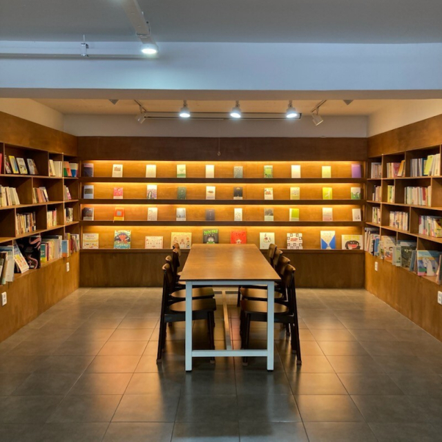 창원 성산구 사파동 주책방 서가.