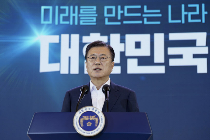 문재인 대통령이 14일 오전 청와대에서 열린 제4차 한국판 뉴딜 전략회의에서 발언하고 있다. 2021.7.14 /청와대 제공