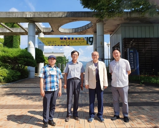 제19회 동강국제사진제 강원도사진가전에 초대된 강원도 사진가들. 왼쪽부터 임운상, 김영한, 차장섭, 김영석 작가